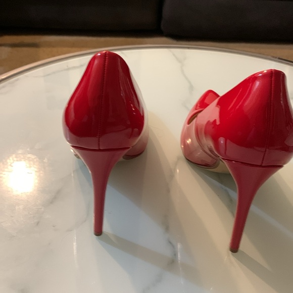 Women’s Y-not? Red scheme pumps. - Picture 3 of 13